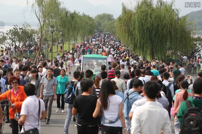 十一近8亿人出游 哪些城市的游客最多？