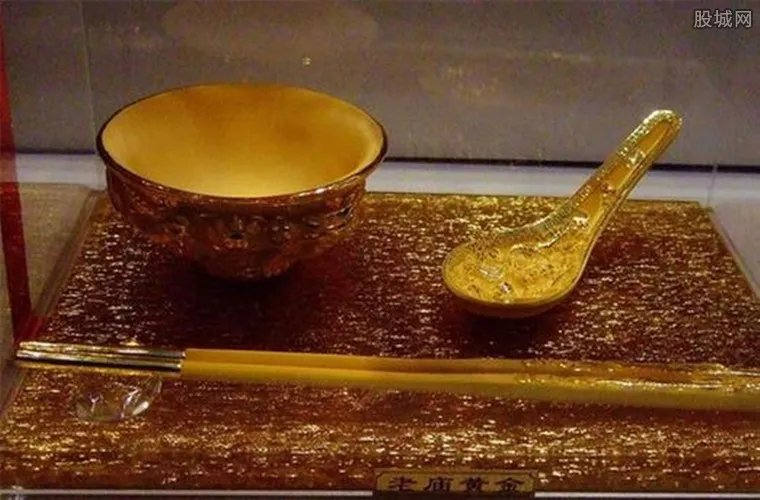 日本奢华黄金饭桌 价值惊人总额高达590万元