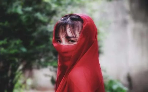 网红模特自称拥有世界最大脸颊，现在的网红为什么都以小脸为美？