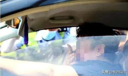 母亲把女儿送错考点