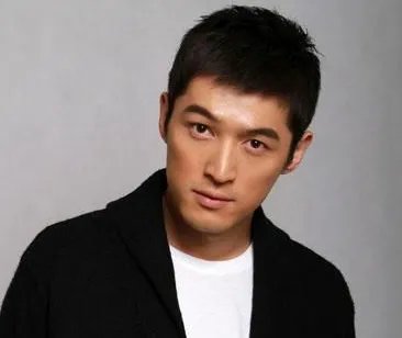 胡歌跪地签名引热议