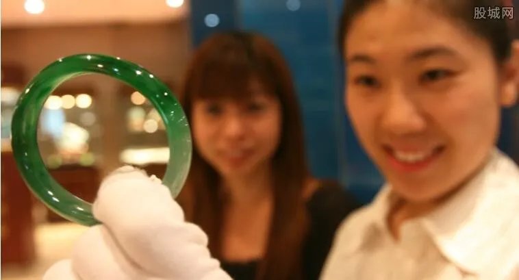 央视揭秘翡翠造假 业内人士也曾上当受骗