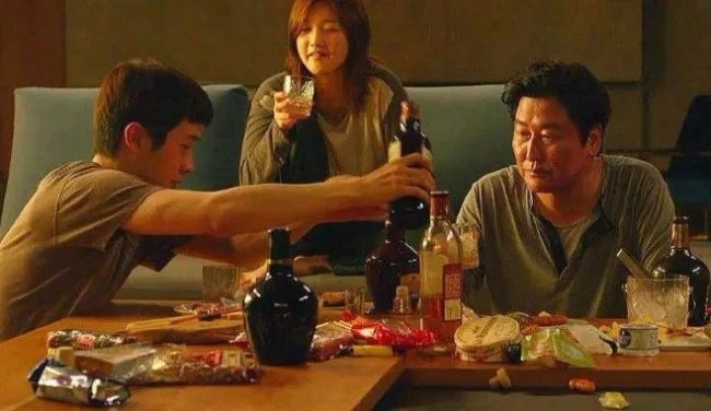 《寄生虫》获最佳剧本了么?