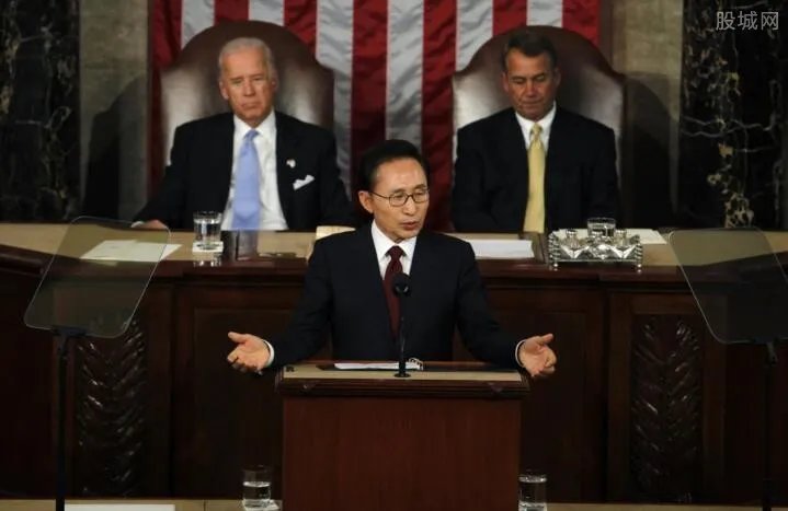 李明博财产被冻结 财产冻结人将会有哪些限制？