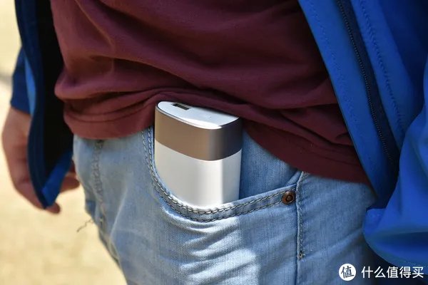 将珍藏的视频带着走 海康威视 随身 NAS 蜂享 W100