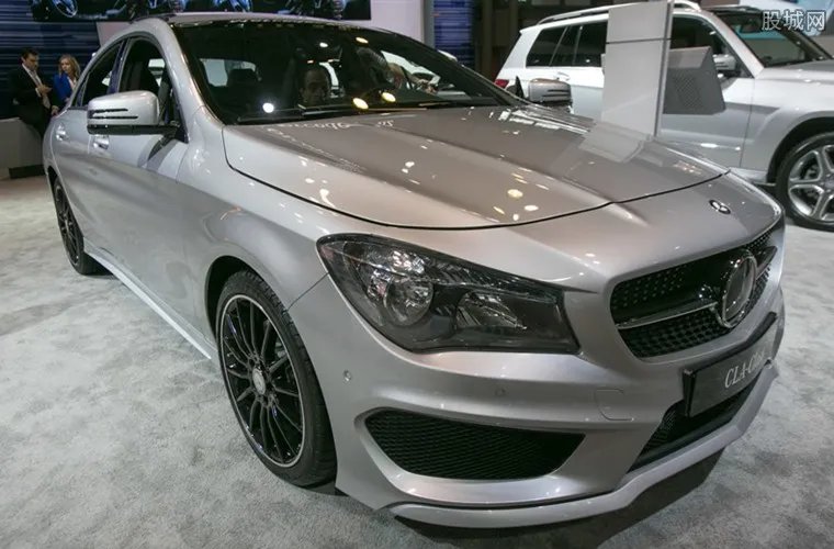 奔驰排放测试涉嫌作假 60000辆奔驰安装作弊软件