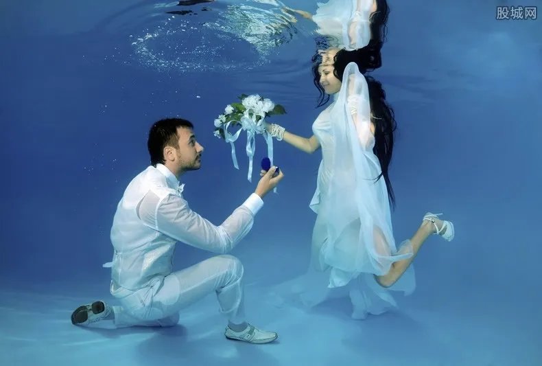 新郎结婚前被200斤朋友闹喜压骨折 这样的婚礼能记一辈子了