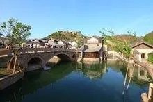 密云古北水镇住宿哪比较好，离得近一点的，里面酒店太贵了。