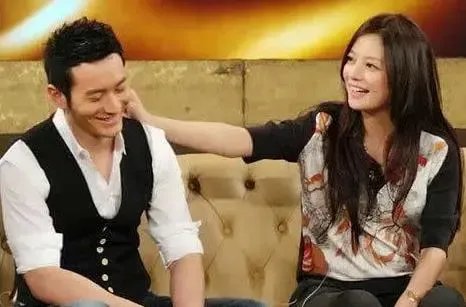 赵薇深夜与异性喝酒引婚变猜测,此男子究竟是什么身份?