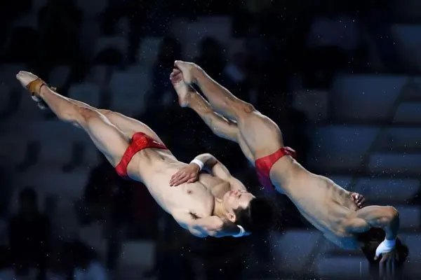 陈艾森跳水是勃起了吗 镜头面前出糗激凸有谁看到了