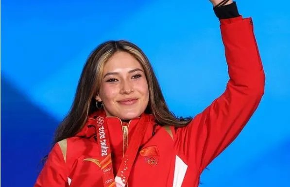 谷爱凌的教练是哪里人,谷爱凌为什么代表中国参赛