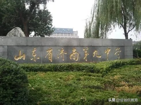 母亲把女儿送错考点