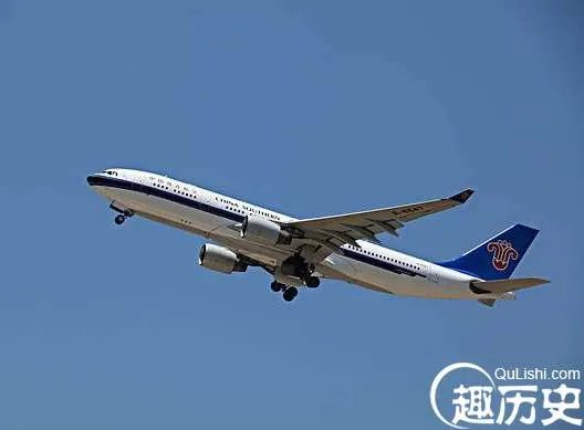 失踪半个世纪的客机突然出现，一切完好连咖啡都还是热的，这神秘的“劫机者”究竟是谁？