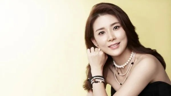 乔薇穿越成两个孩子的娘小说 乔薇穿越成为两个小萌包子的母后