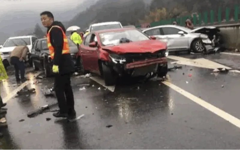 春节假期人员伤亡交通事故与2019年相比下降七成,这是什么原因造成的?