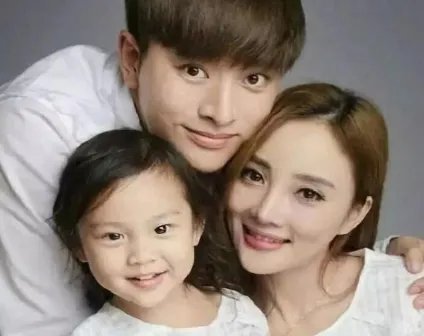 李小璐删结婚照是怎么回事 他们是要划清界限了吗