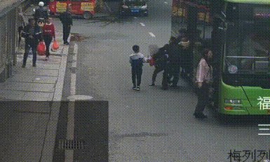 偷女警手机的后果什么情况:还原事发始末全过程