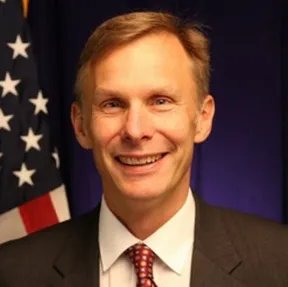 美国驻华首席外交官辞职是为了抗议特朗普?