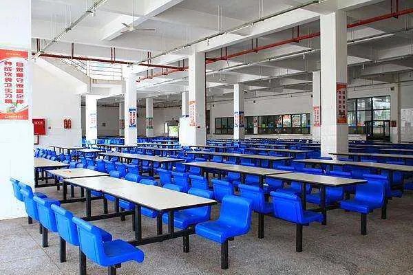 高校邀请学生妈妈到校做晚饭,如何评价学校这一暖心的举动?