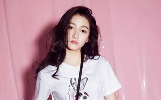 关晓彤晒造型什么情况：关晓彤晒造型是个什么梗？