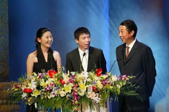 冯巩是谁的徒弟 冯巩和冯小刚是什么关系