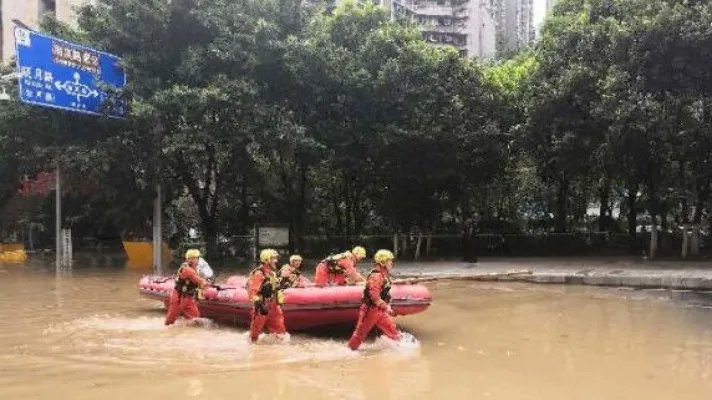 洪水涌入重庆喜来登酒店大堂是怎么回事 目前洪水还在不断上涨