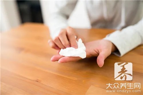 女人冬天晚上睡觉出汗