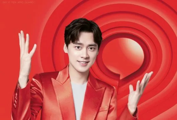 李易峰说一起唱歌的人多就不紧张了，说说他这是第几次参加春晚了？