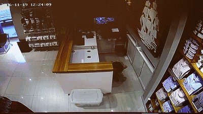 女子教唆女儿偷钱 称为第三胎找奶粉钱