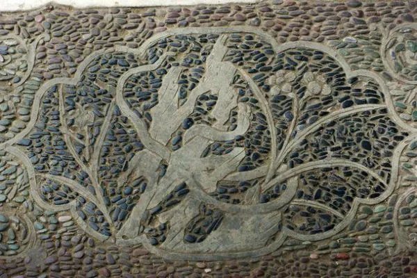 游客抠走故宫石子抓了没？