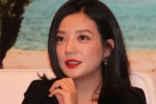 赵薇深夜与异性喝酒引婚变猜测,此男子究竟是什么身份?