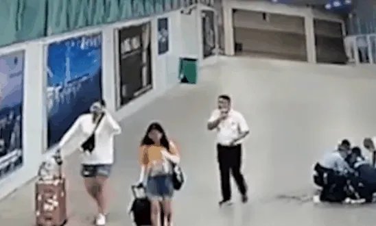 医学生救人无效遭恶评后,学校将授她们特别奖。你如何看此事?