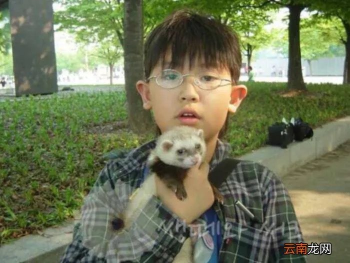 朴灿烈人生三个阶段 exo灿烈整容前照片