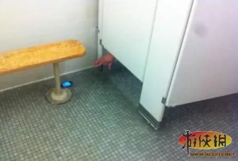 7寸高跟鞋踩别人啥感角?瞬间热辣雷人囧图