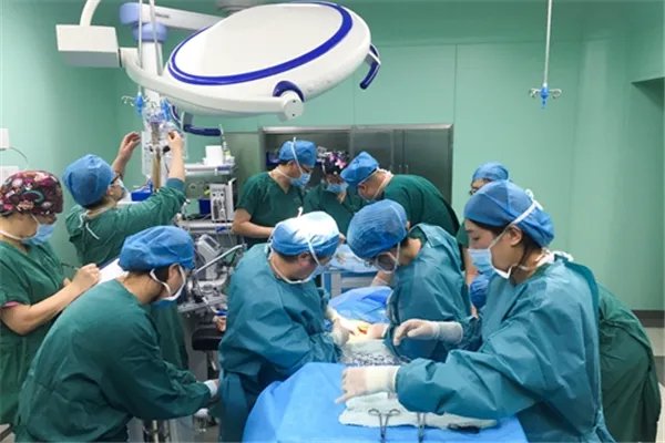 如何看待儿科医护因绩效低请求集体转岗这件事？