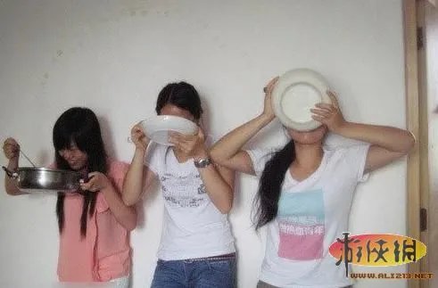 7寸高跟鞋踩别人啥感角?瞬间热辣雷人囧图