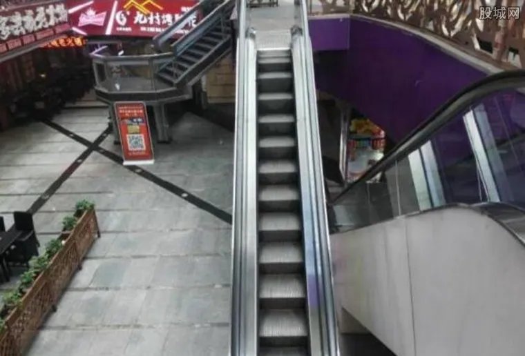 重庆现最苗条电梯 这个魔性电梯十分受关注