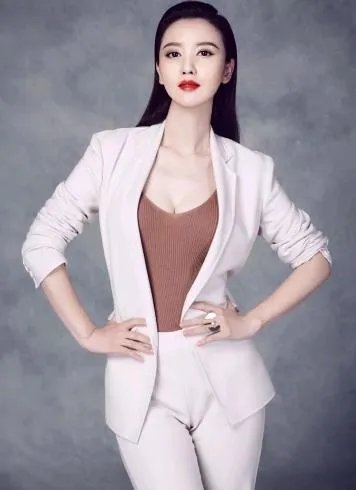张萌老公张海苍家庭背景不简单：张海苍和张萌结婚照曝光（图）