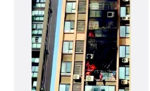 高空烟头点燃小区画面：具体经过详情结果怎样