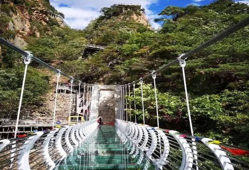 辽宁虎谷峡玻璃栈道发生事故,事情的原委是怎样的?