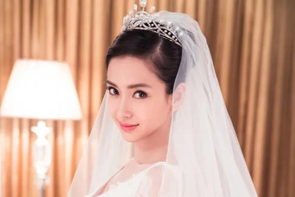 angelababy首度承认整容忍无可忍  素颜有多美