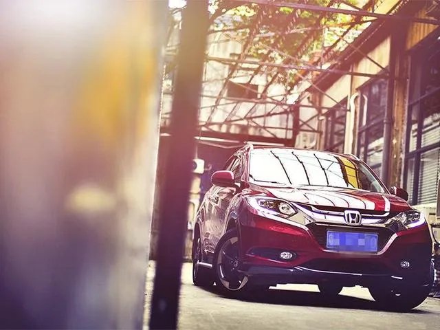 拼颜值和实力，本田缤智和自由侠哪个更有范？