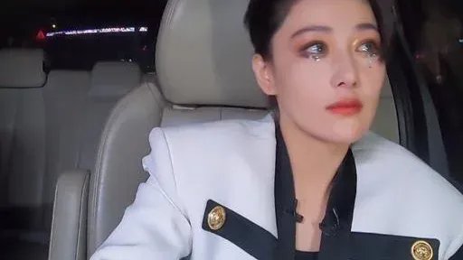 张馨予首次带丈夫公开互动，甜得齁倒江映蓉，你喜欢何捷这样的暖男吗？