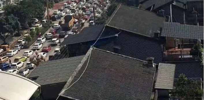 乐山五通桥发生异味浓雾，这是怎么回事？