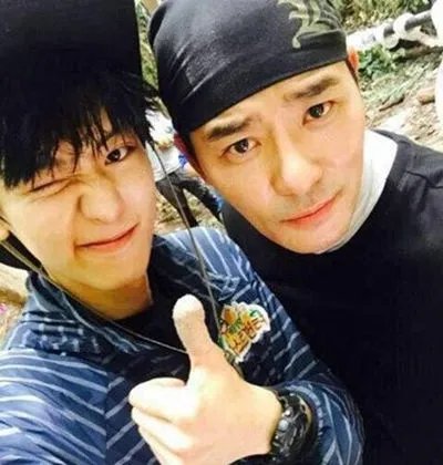 丛林法则朴灿烈文莱录制    录节目太艰苦粉丝心疼