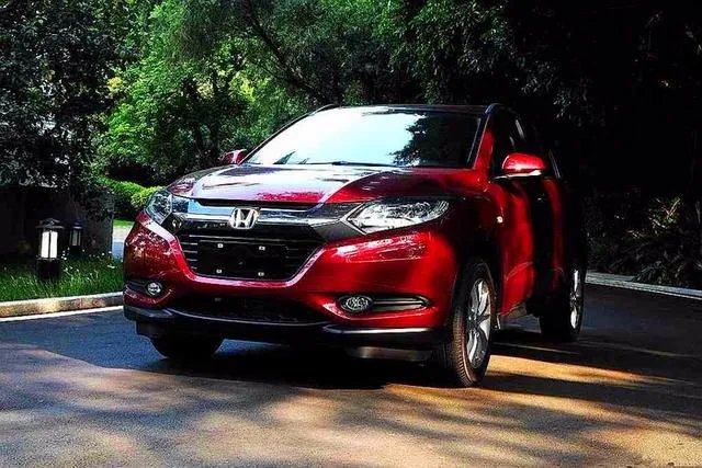 拼颜值和实力，本田缤智和自由侠哪个更有范？