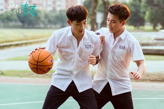 如何评价网剧《以你为名的青春》?