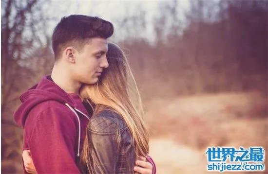情侣让民警抓鬼，原来真相竟然是自己吓自己 