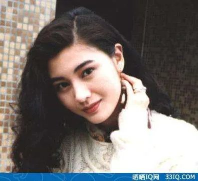 李嘉欣当年酒店门事件照片 李嘉欣年轻时最美图片简直惊为天人
