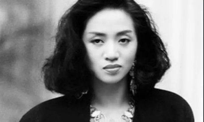 成龙给向华强下跪图怎么回事 事件原因是什么